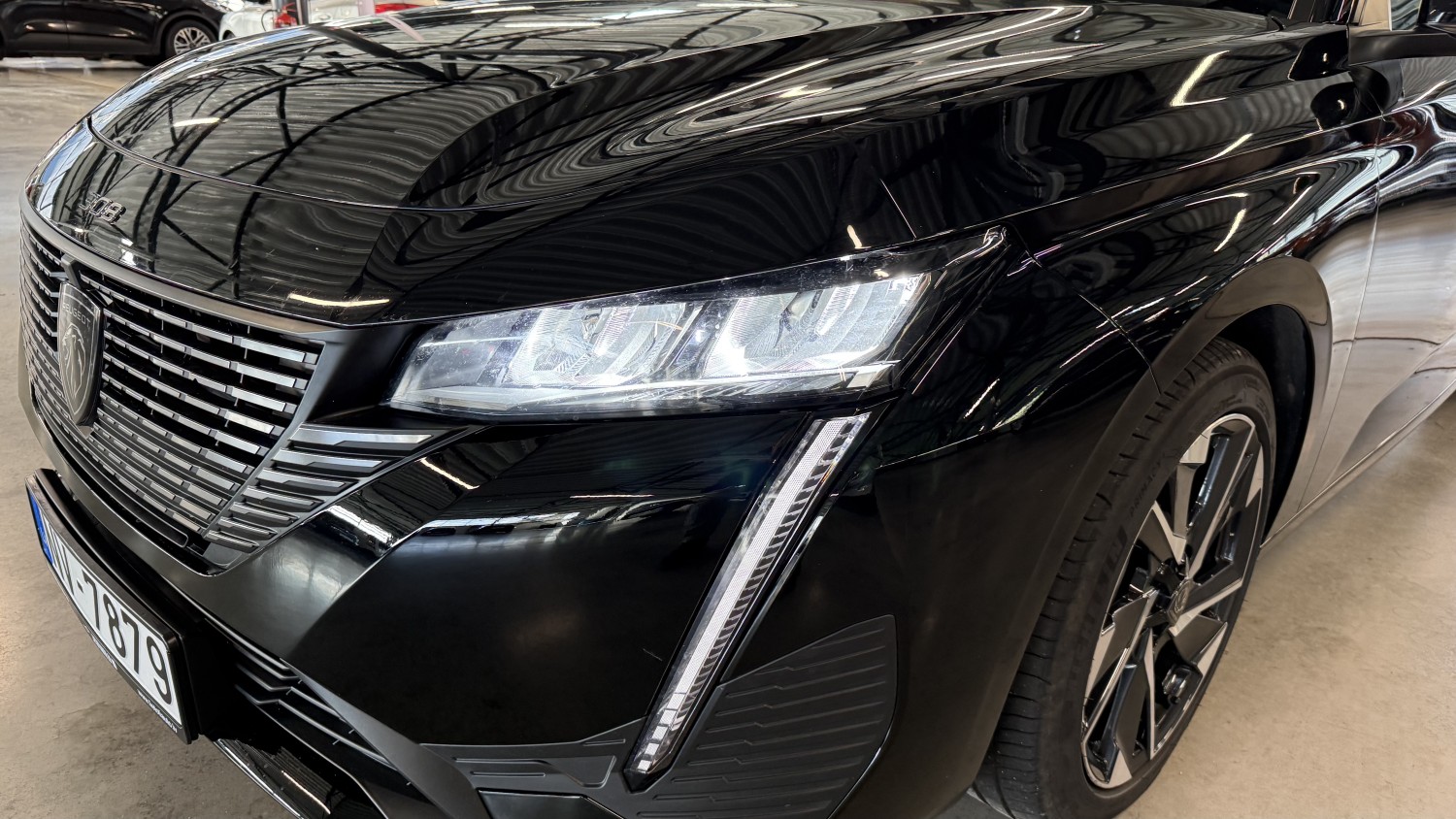 Car image 8