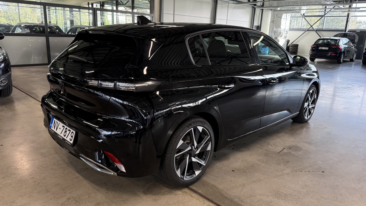 Car image 4