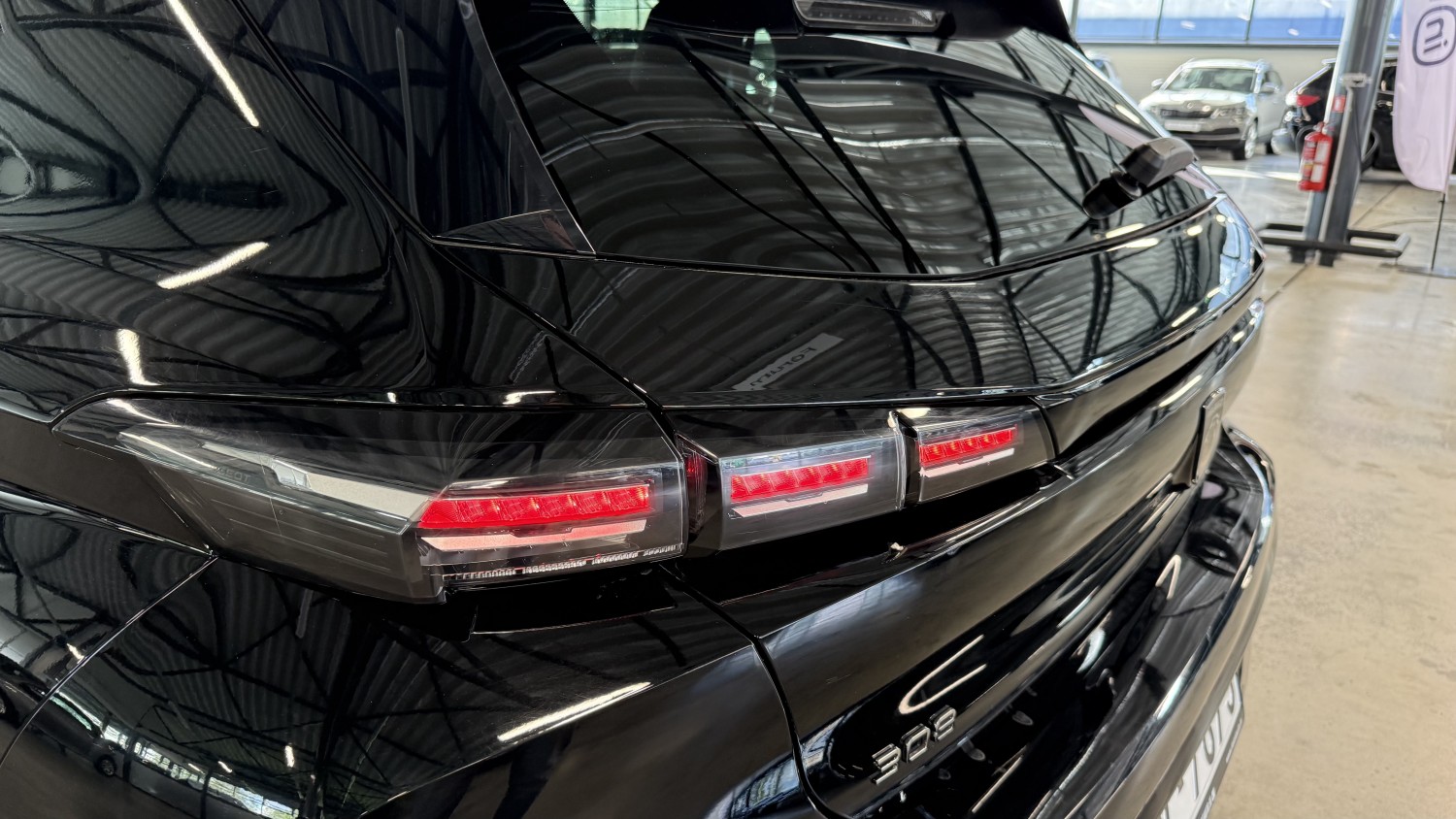 Car image 9