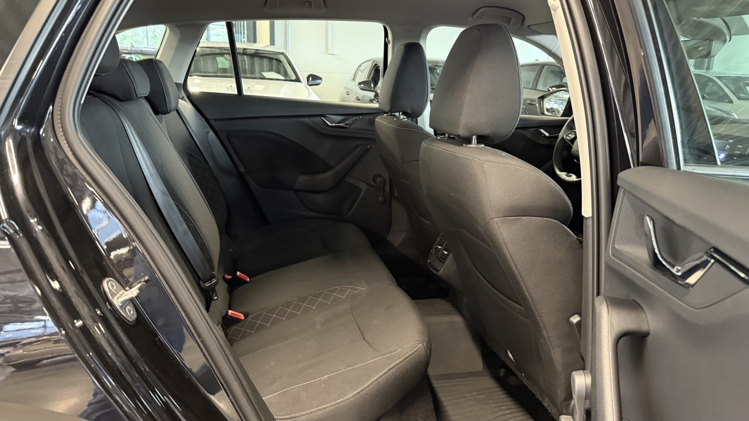 Car image 13