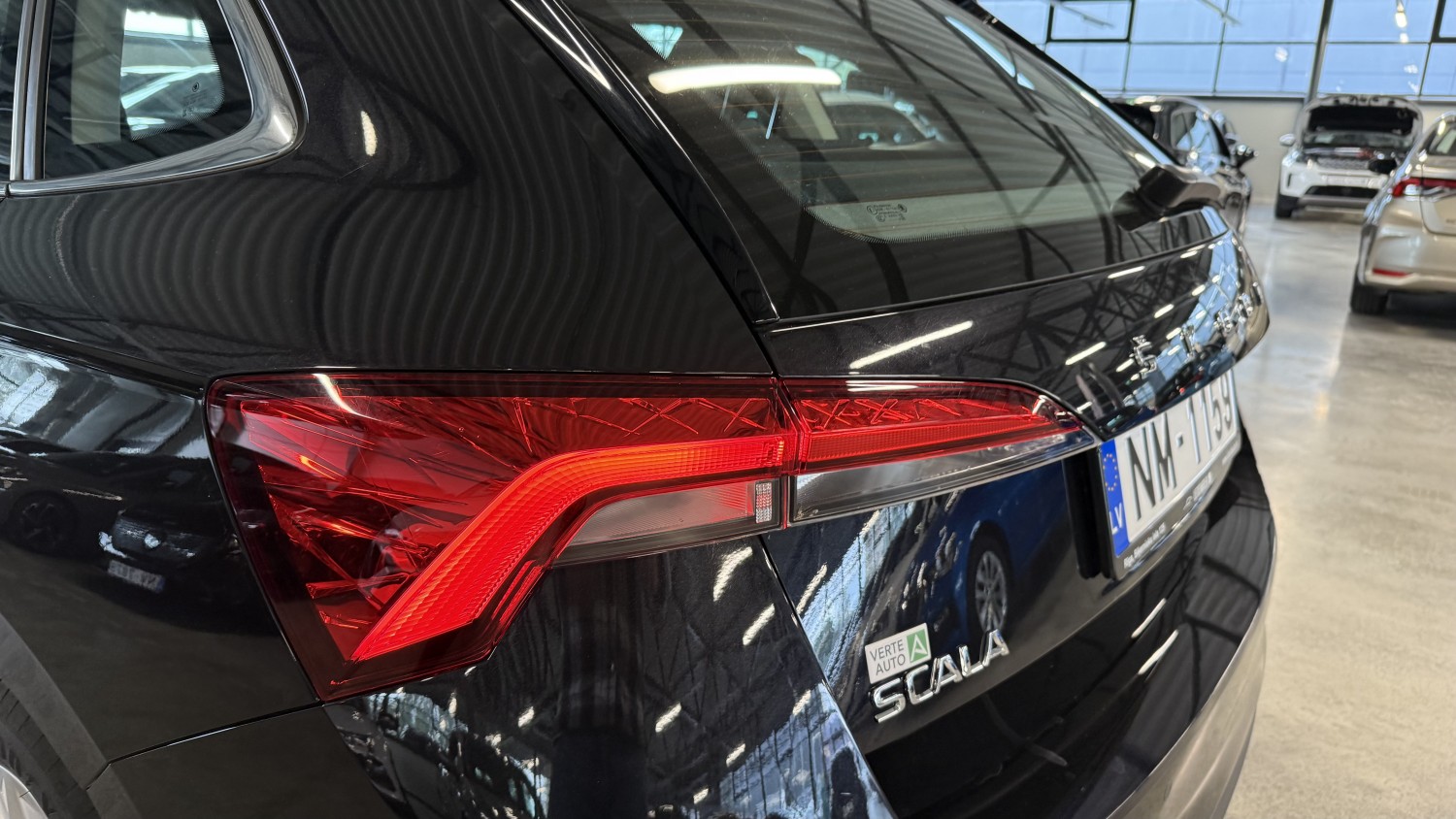 Car image 8