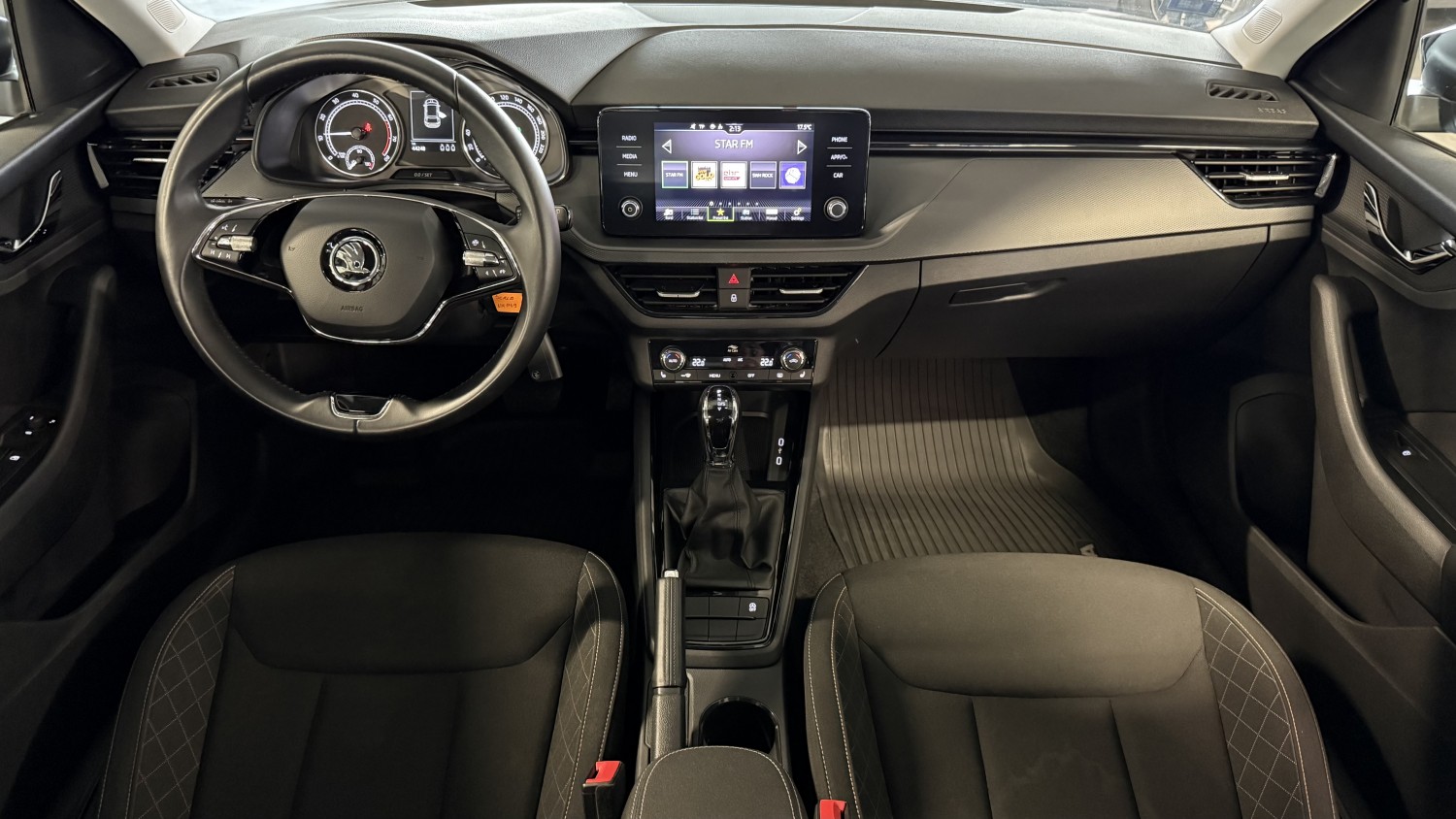 Car image 15