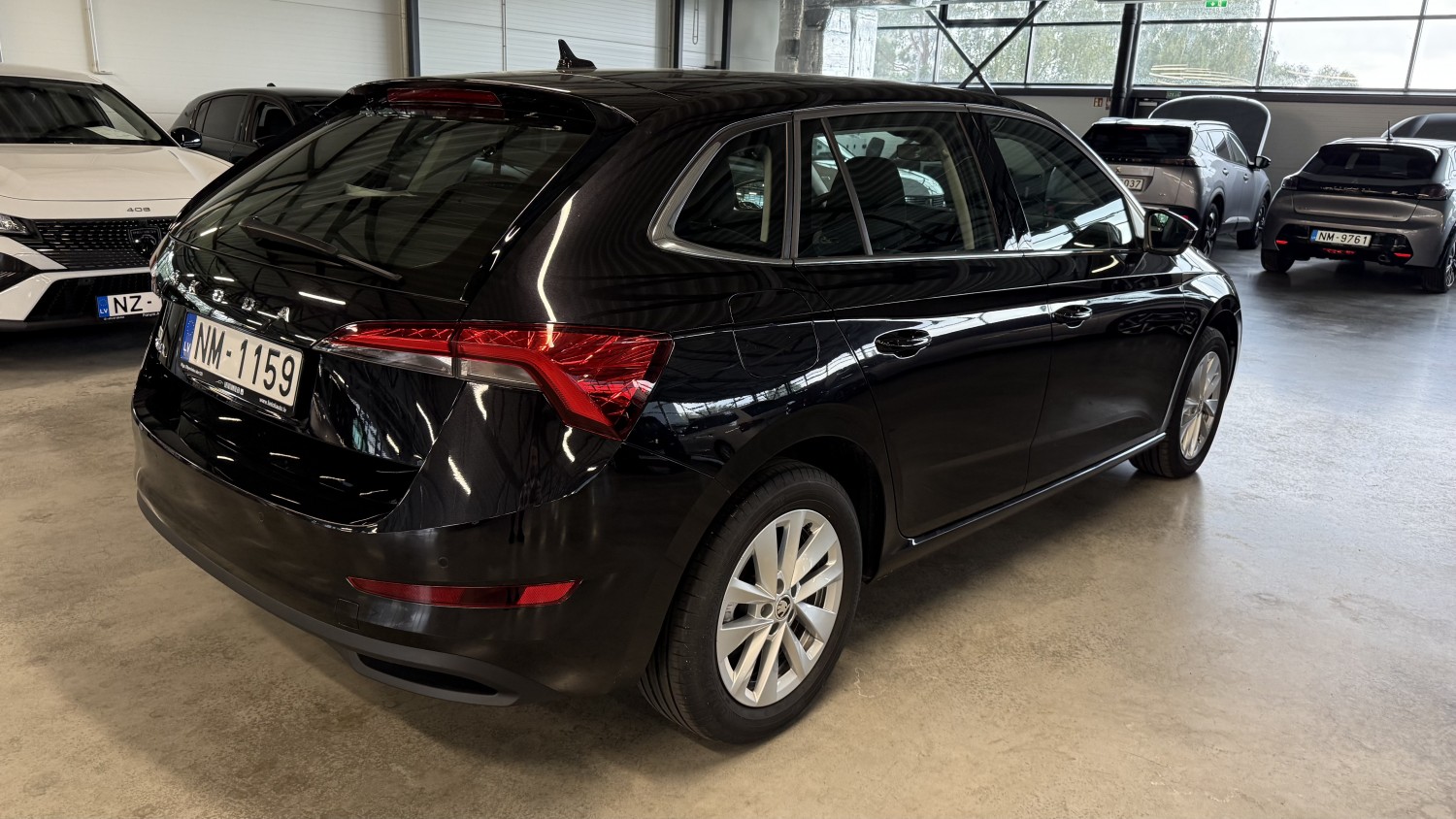 Car image 3