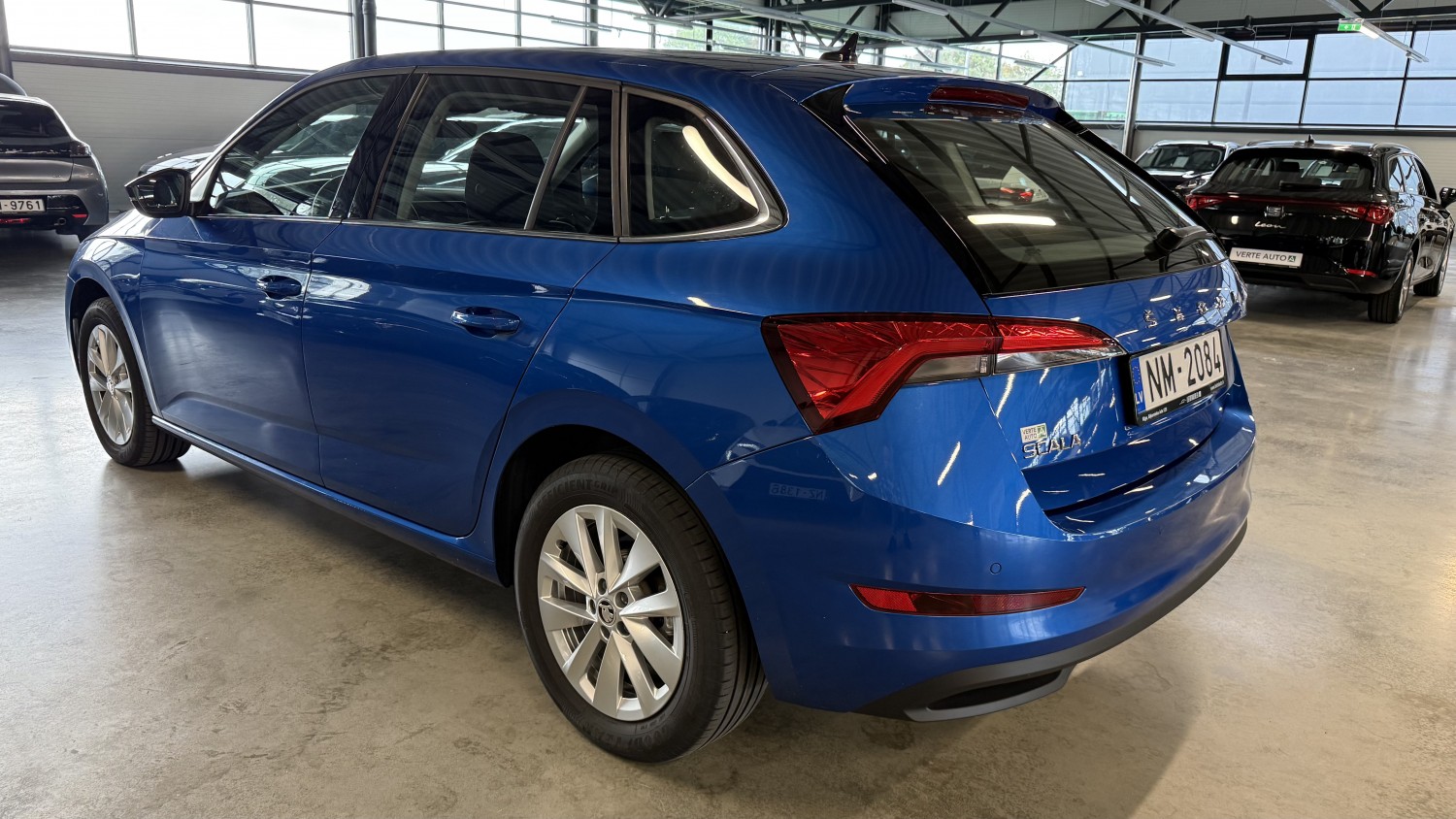 Car image 2