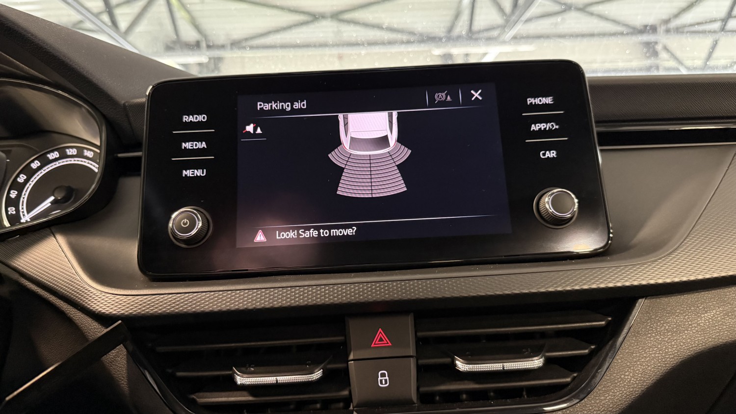 Car image 18