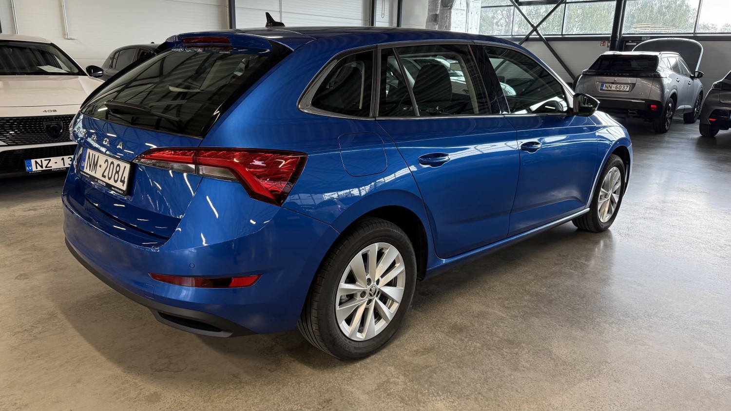 Car image 3