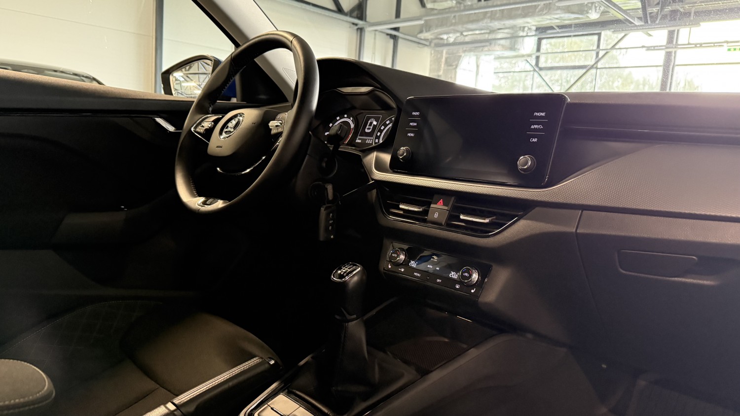 Car image 13