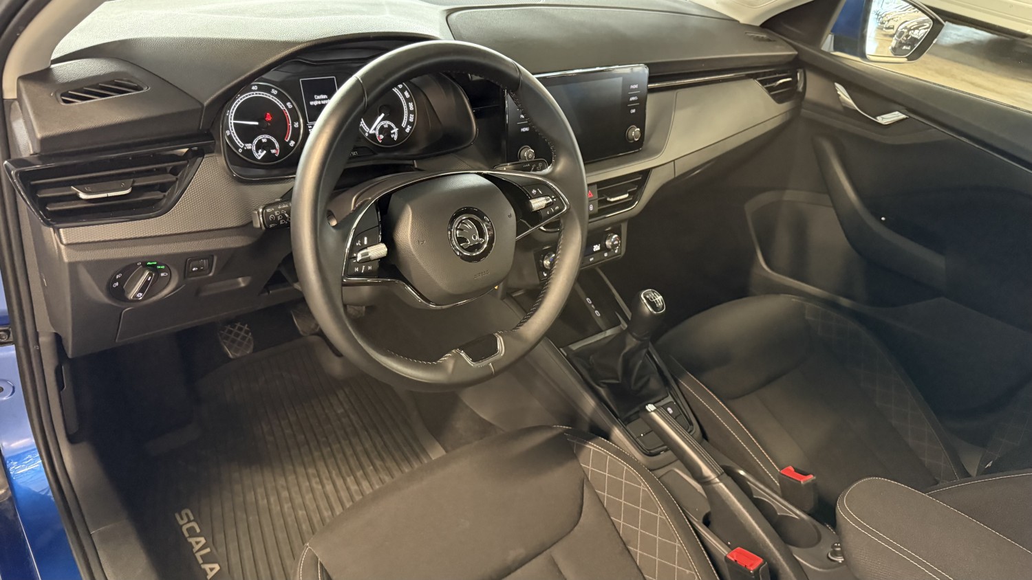 Car image 9