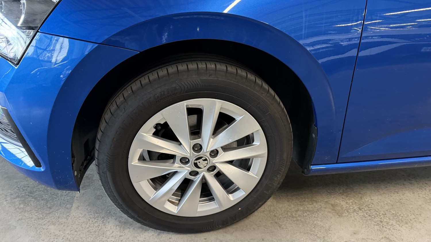 Car image 6