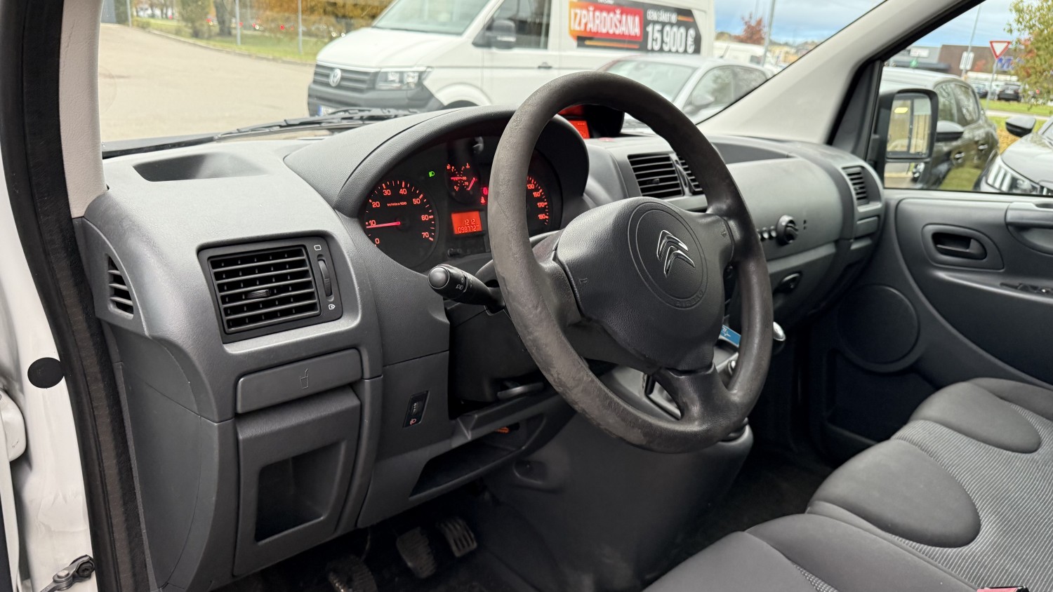 Car image 15