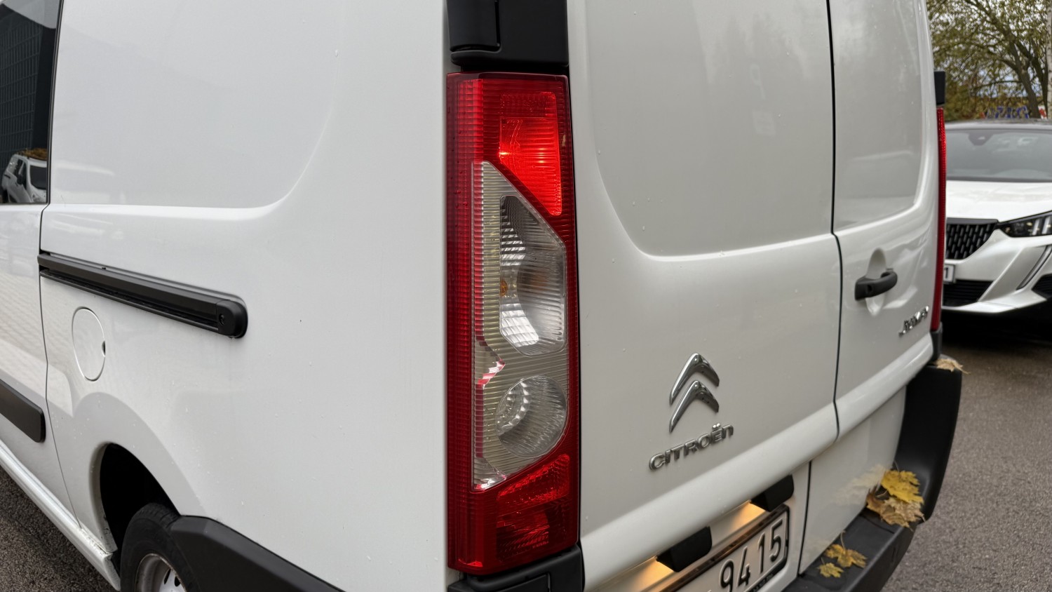 Car image 8