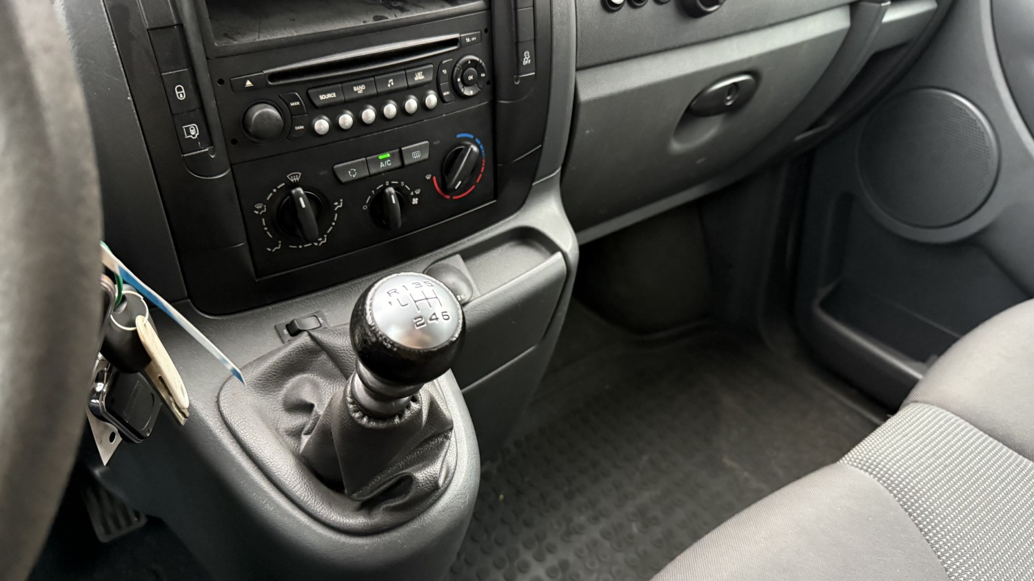 Car image 18