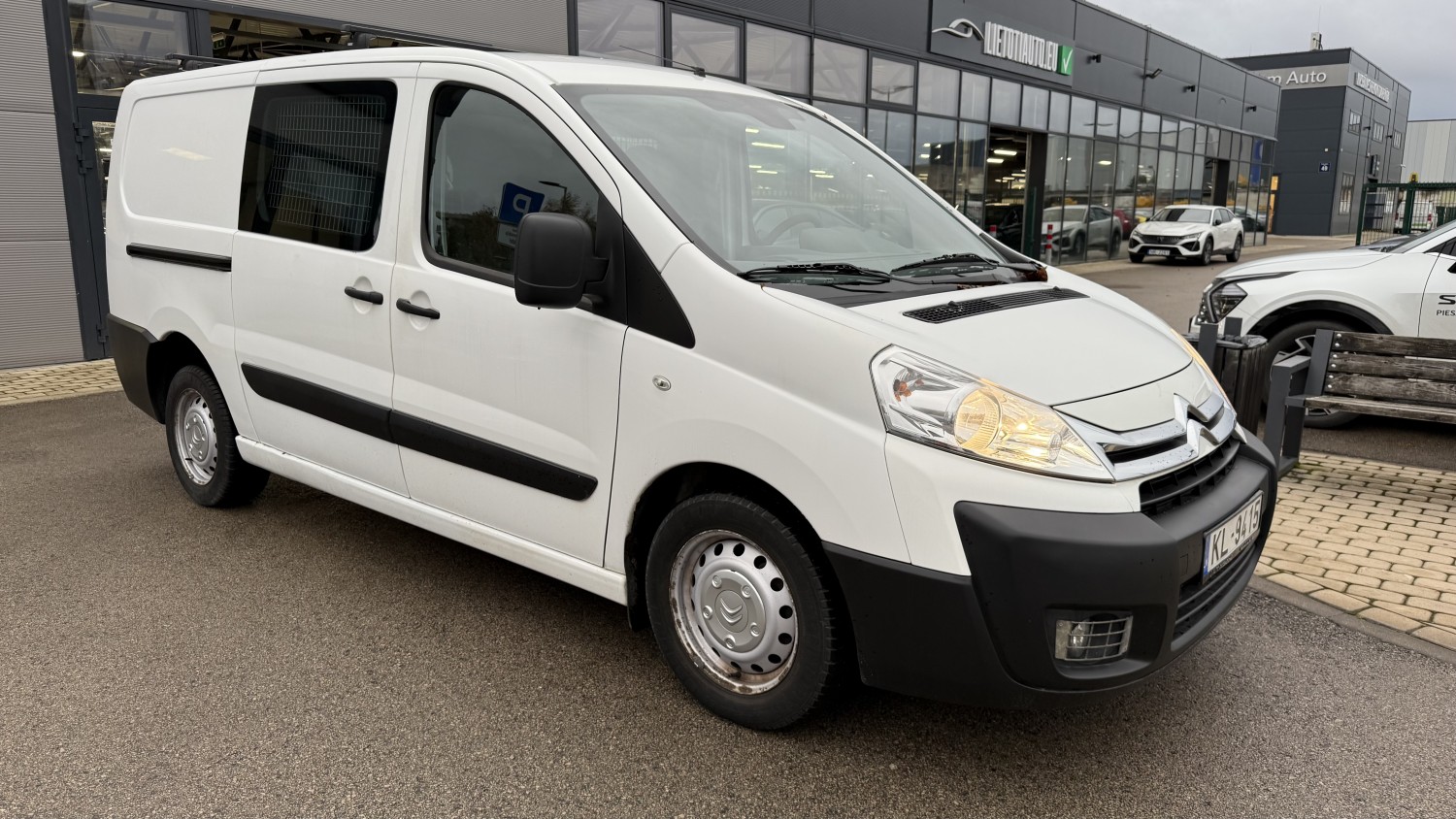 Car image 5