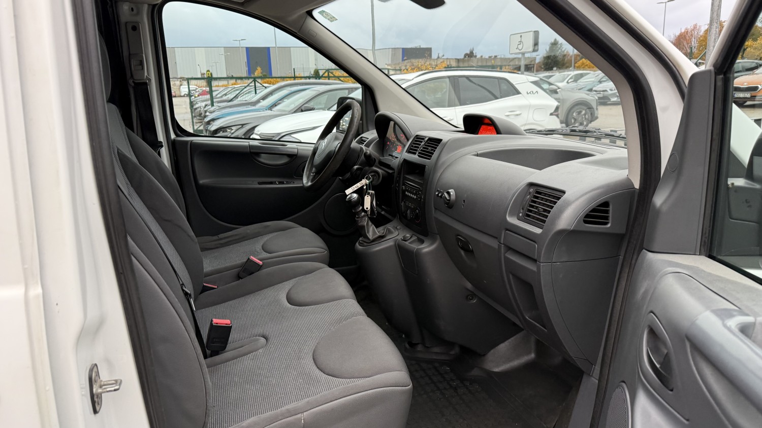 Car image 14