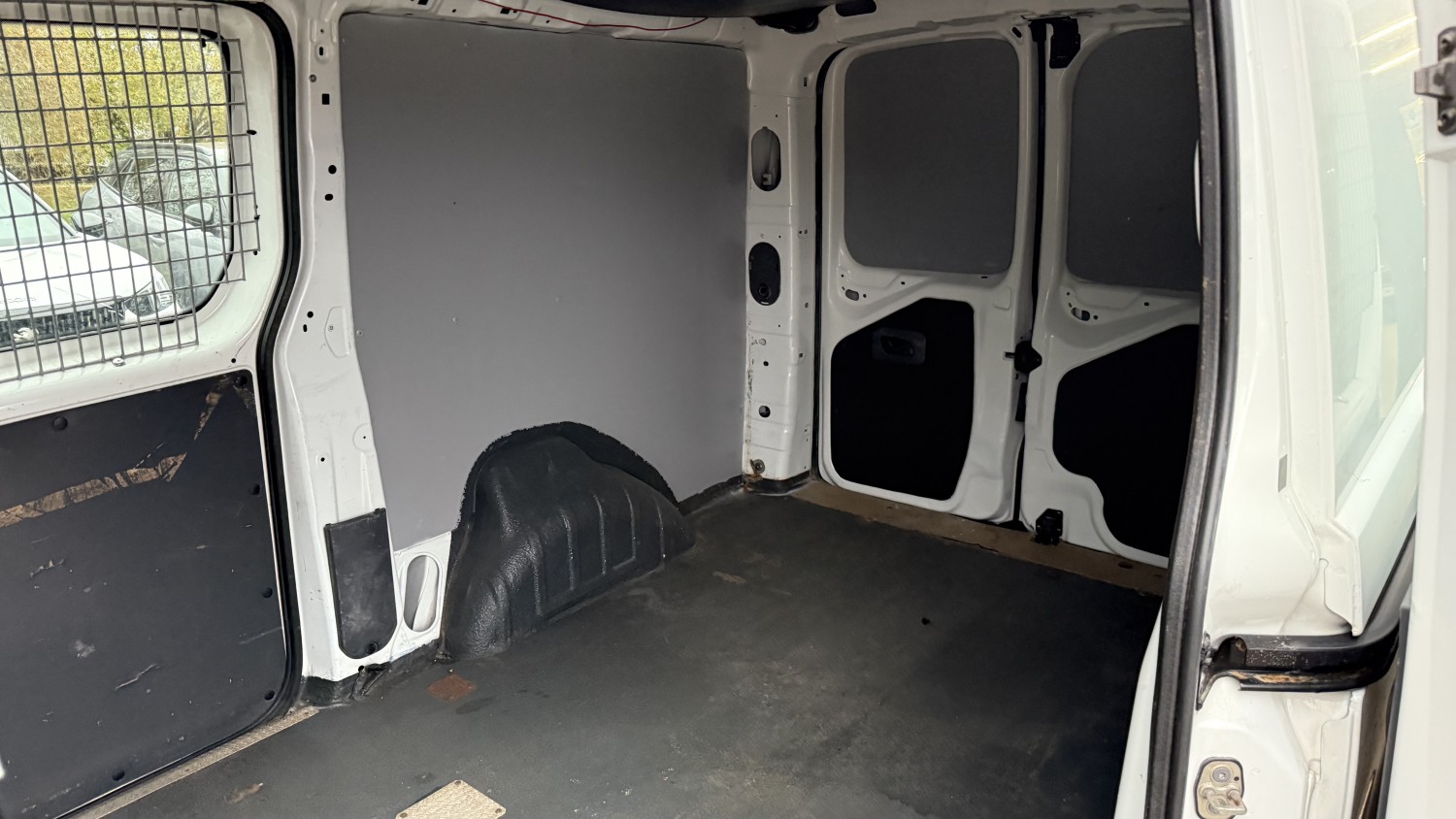 Car image 12
