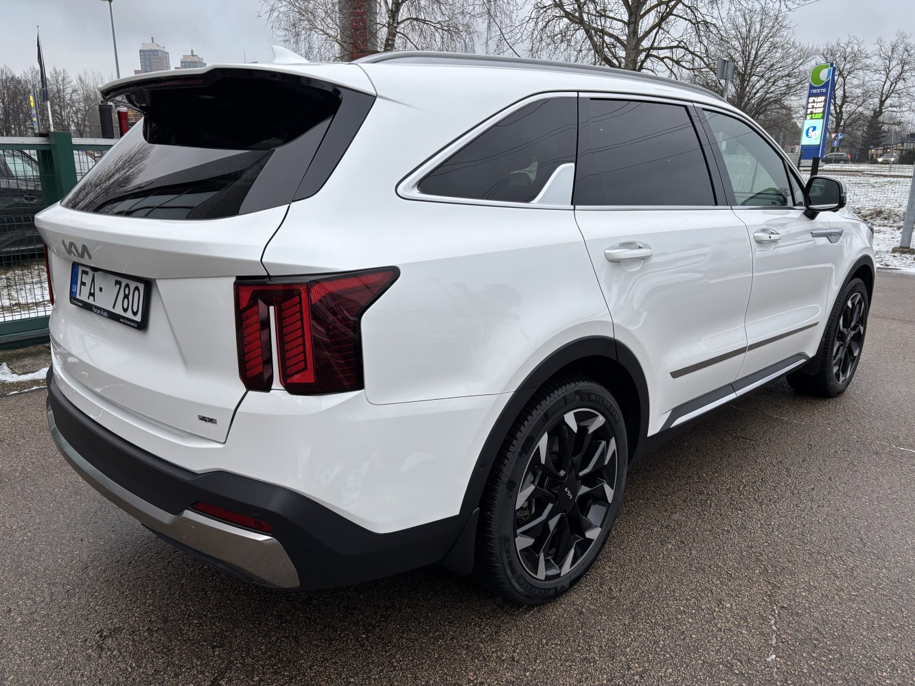 Car image 2