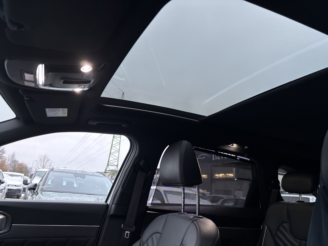 Car image 23