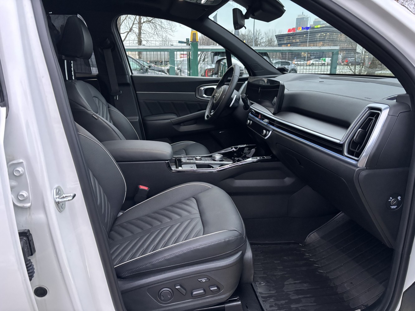 Car image 13