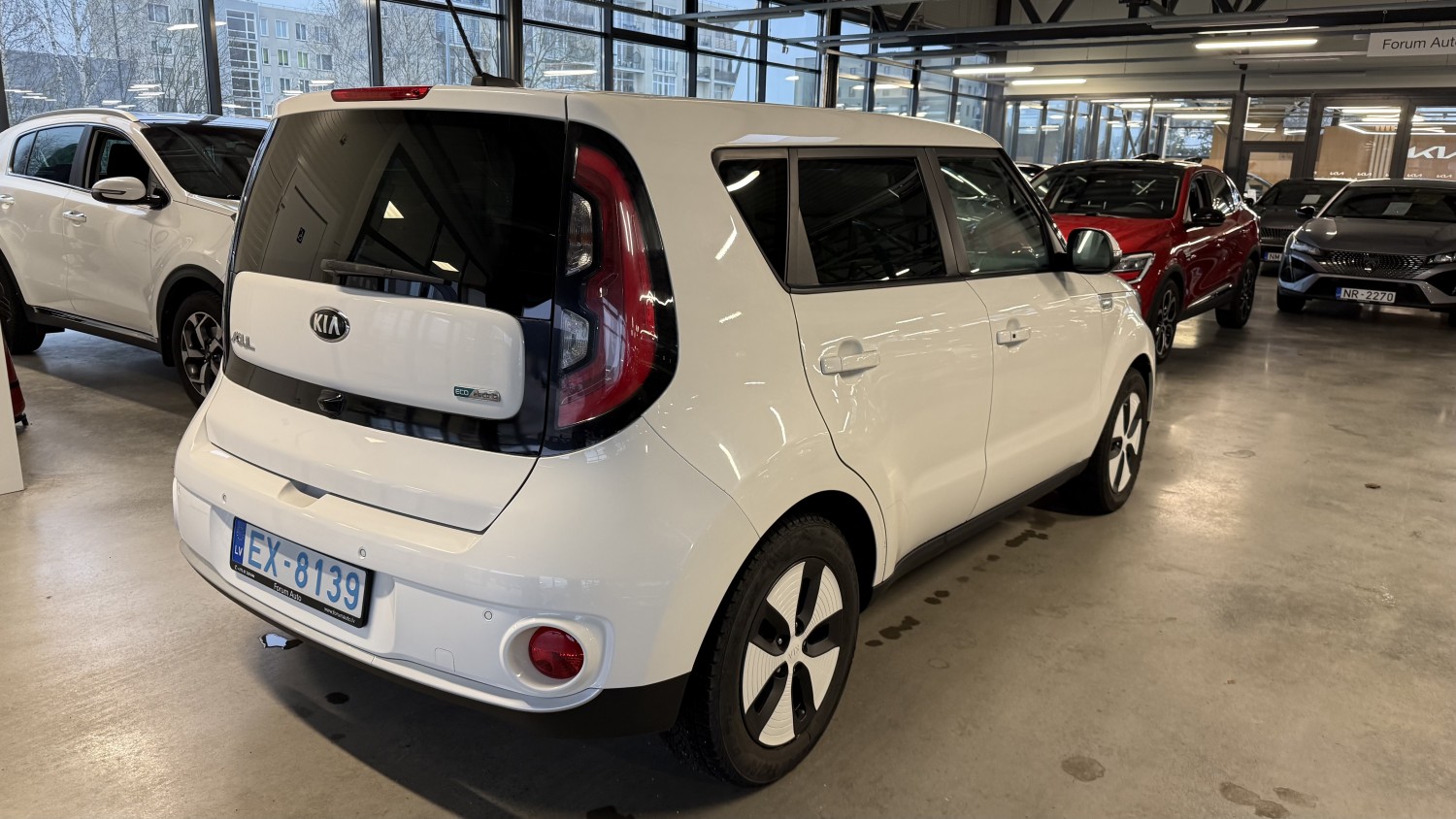 Car image 3