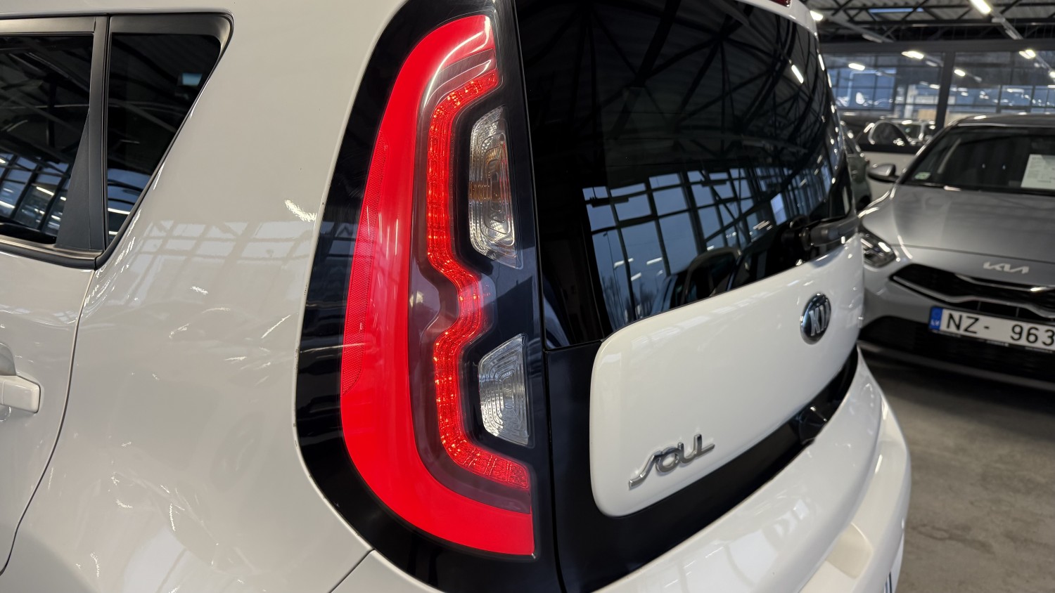 Car image 8