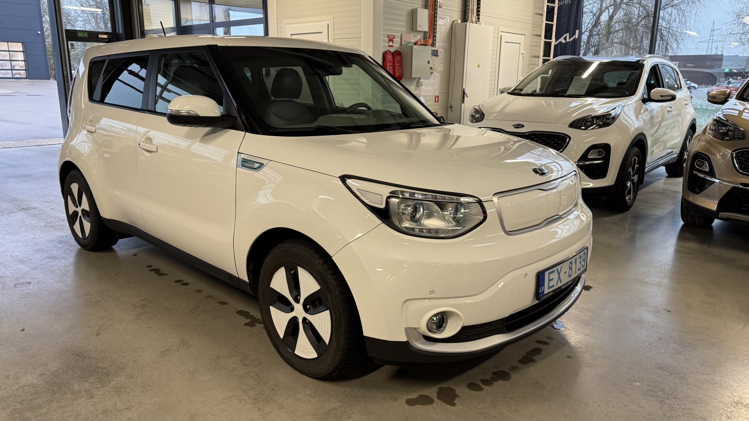 Car image 5
