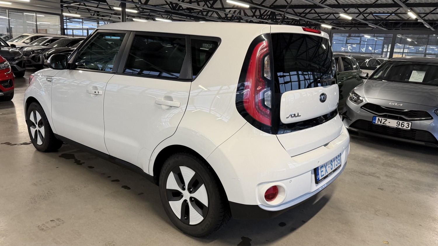 Car image 2