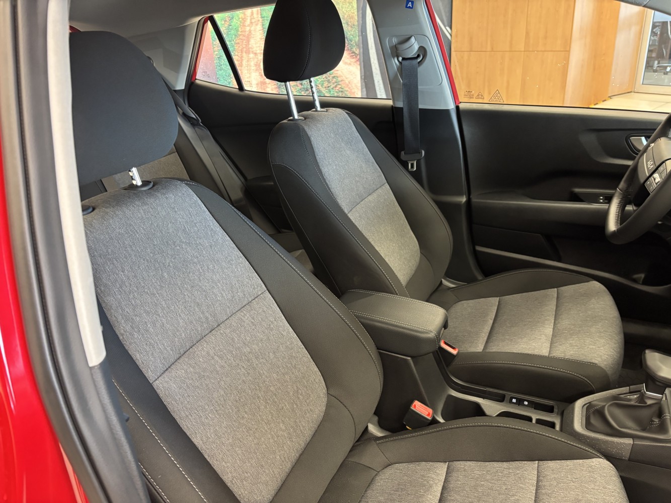 Car image 14