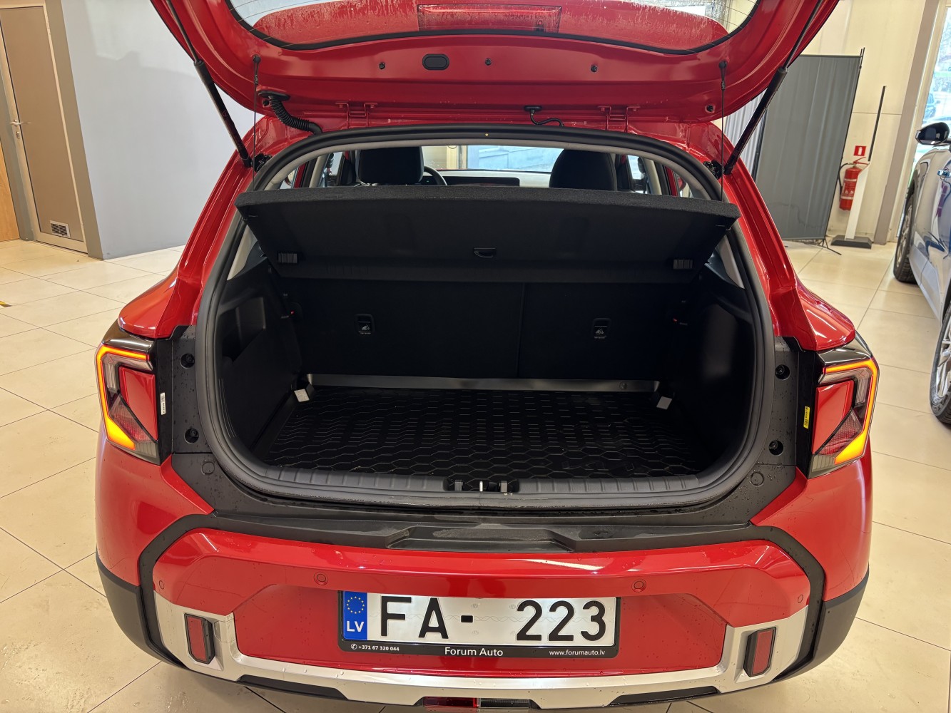 Car image 26