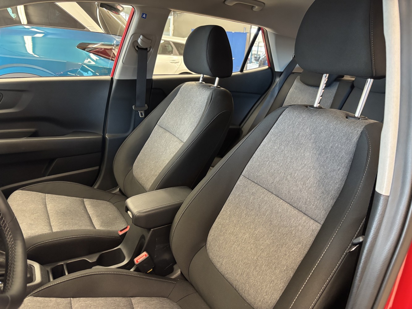 Car image 9