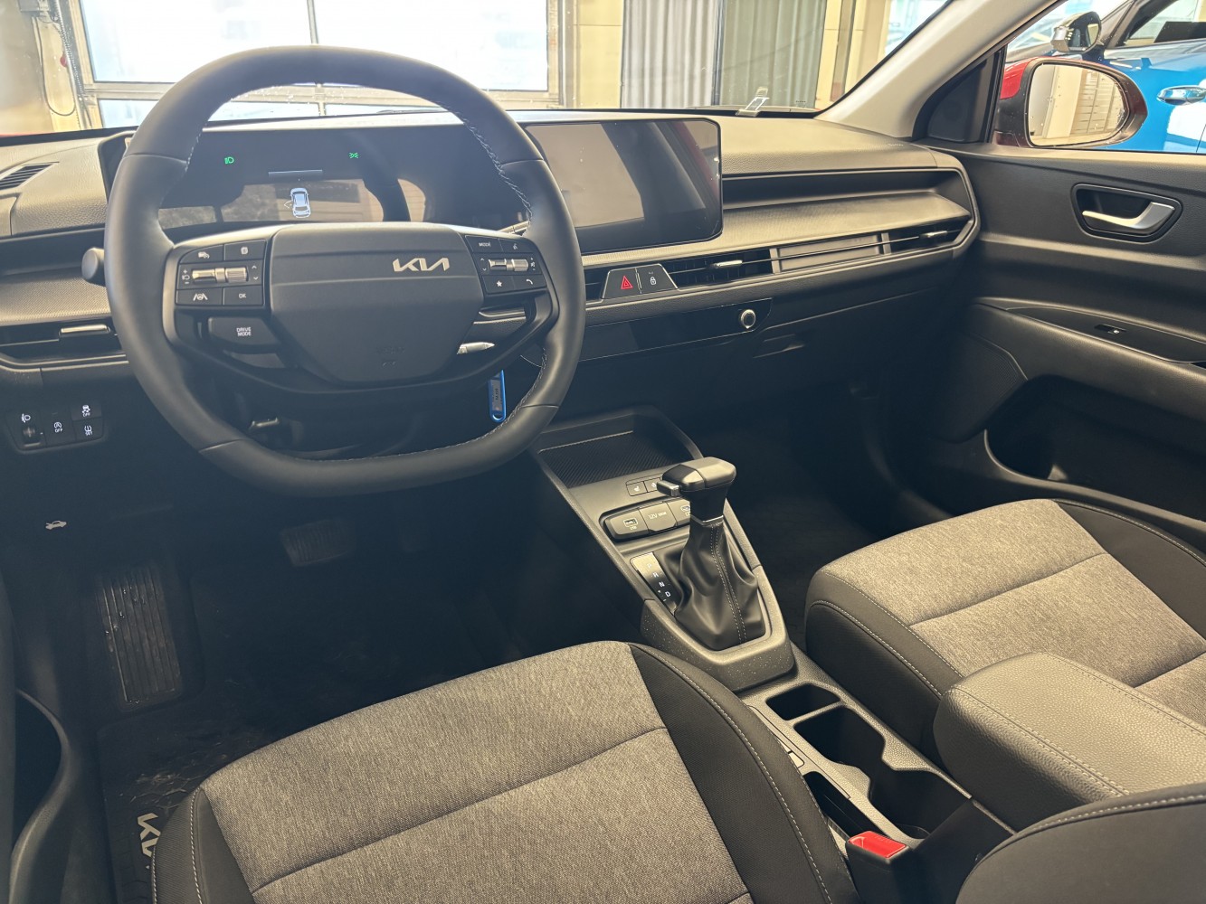 Car image 12