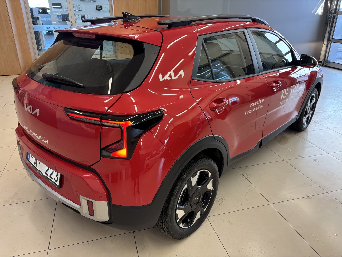 Car image 3