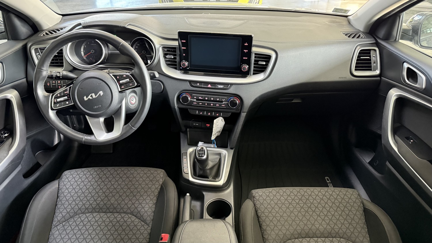 Car image 15