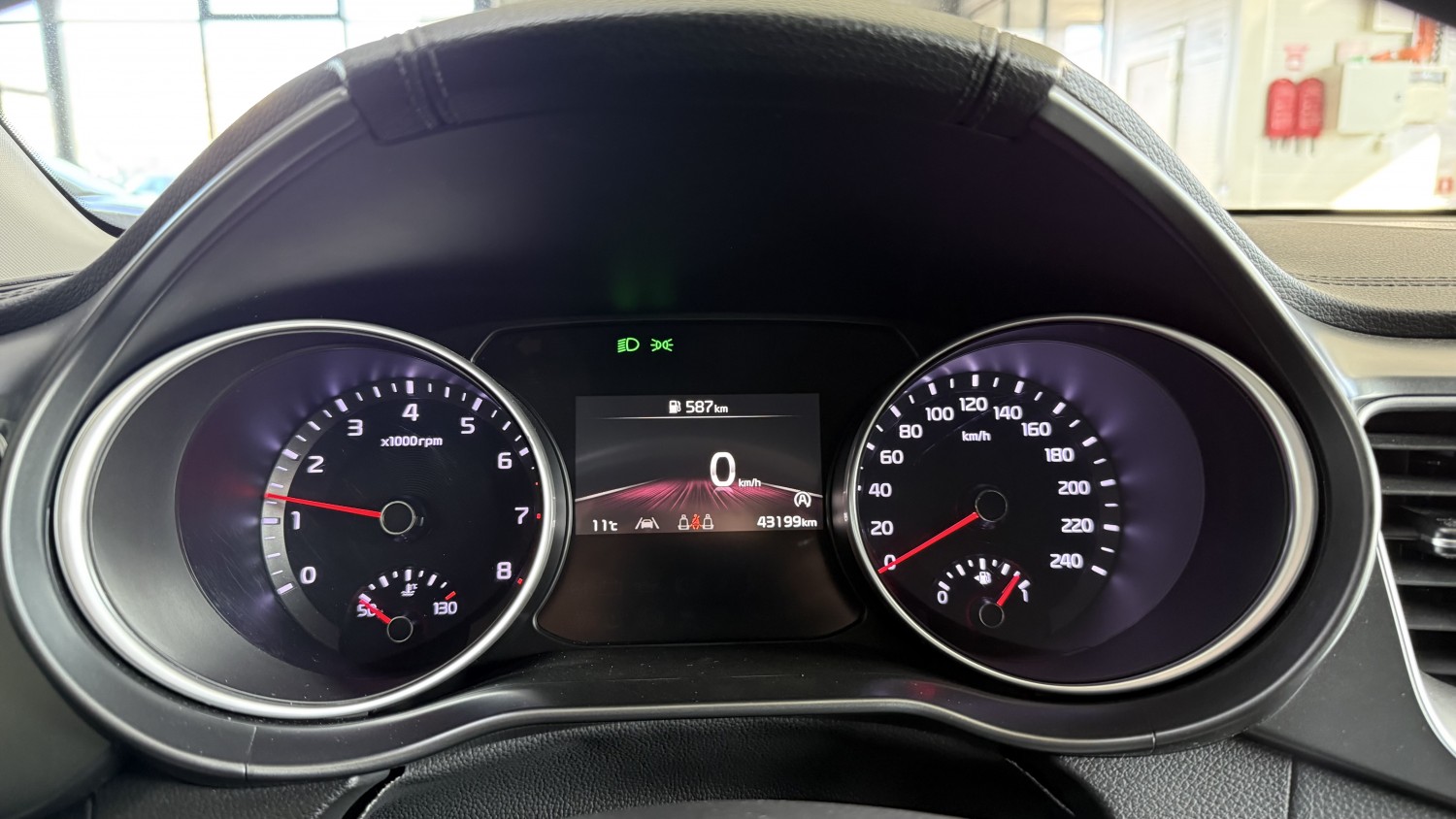 Car image 18