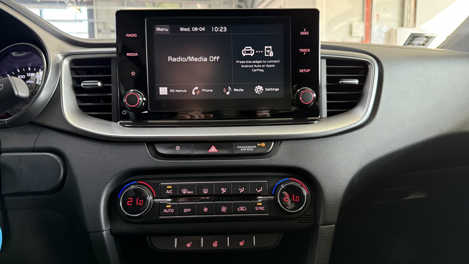 Car image 19