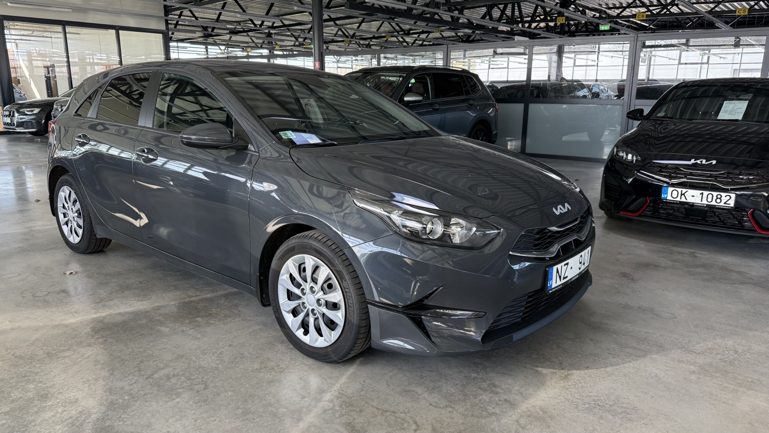Car image 5
