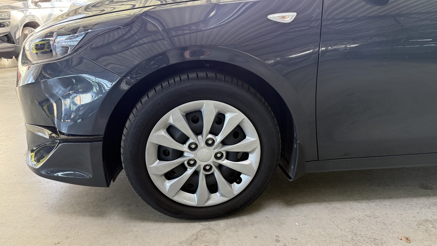 Car image 6