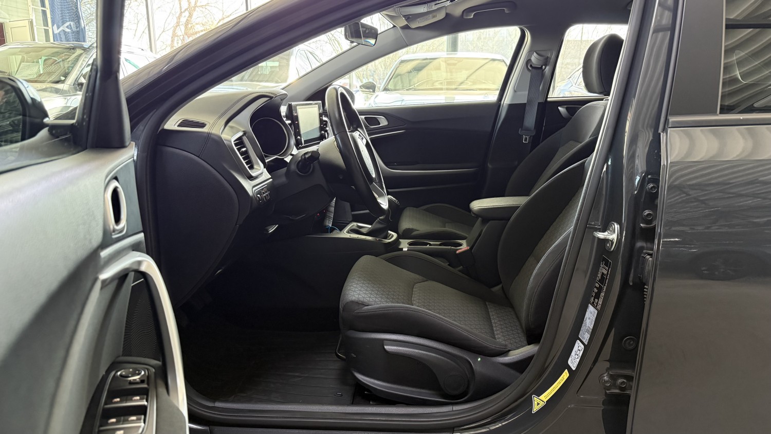 Car image 9