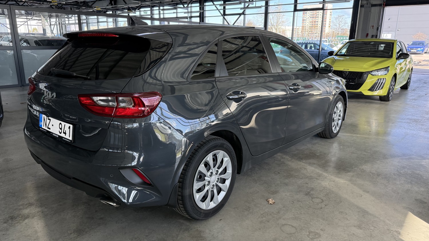 Car image 3