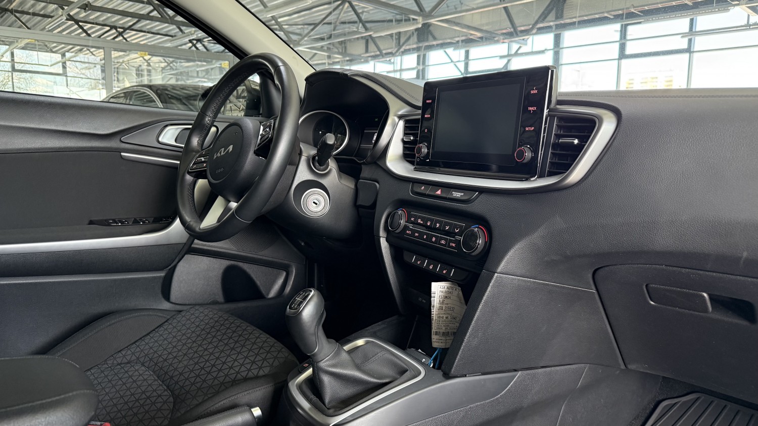Car image 14