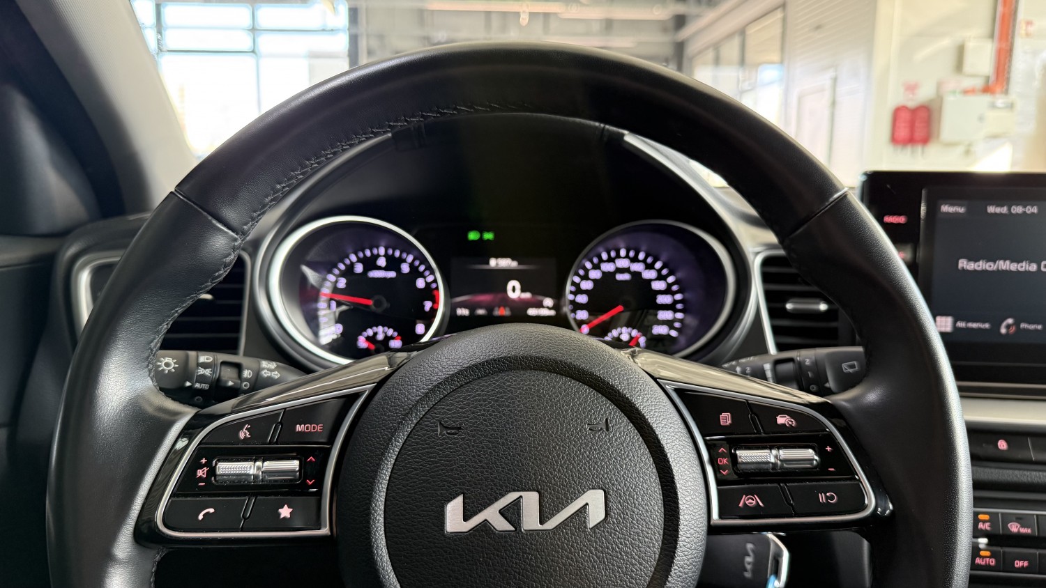 Car image 17
