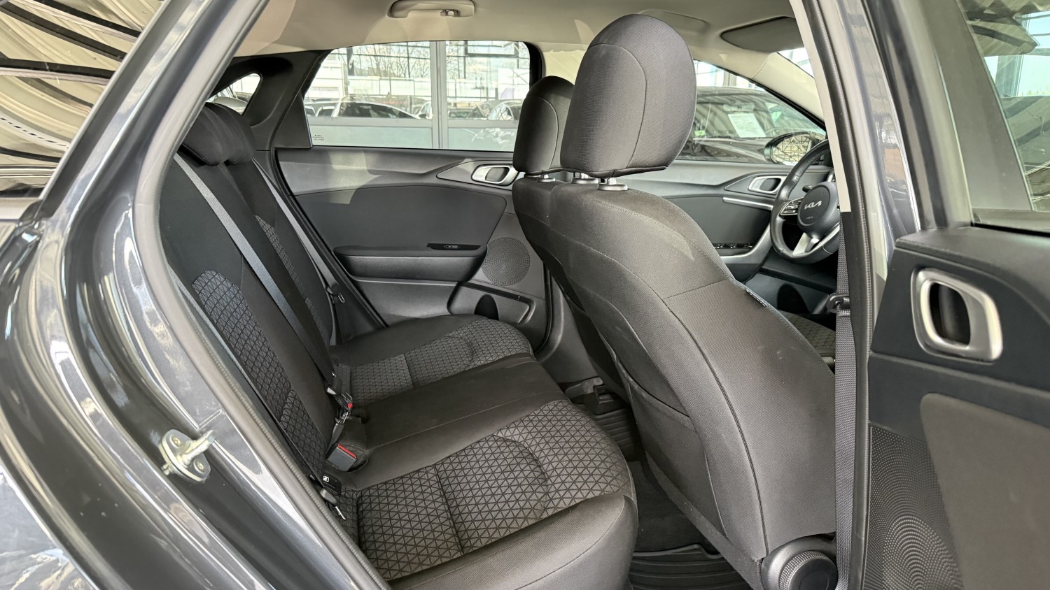 Car image 13