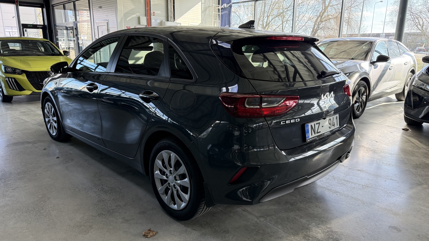 Car image 2