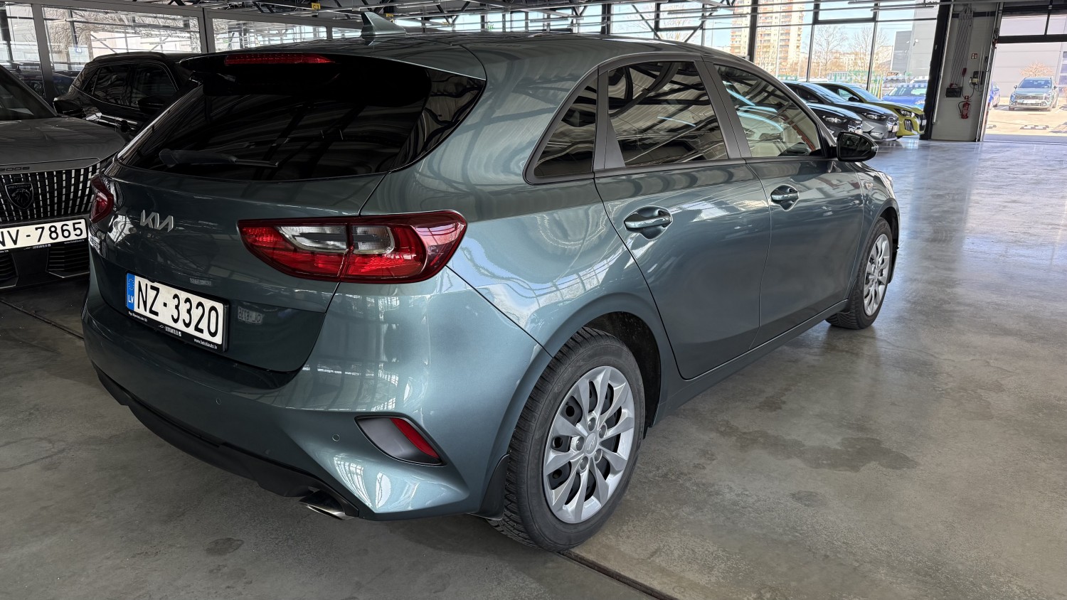 Car image 3