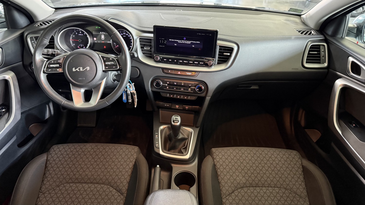 Car image 15