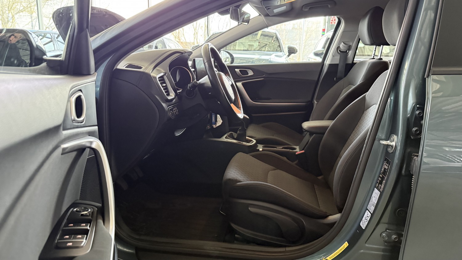 Car image 9