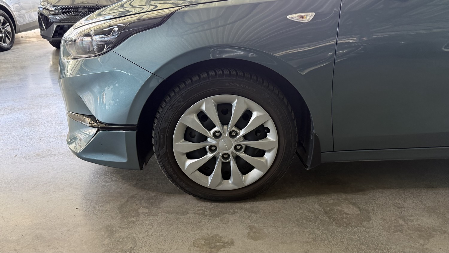 Car image 6