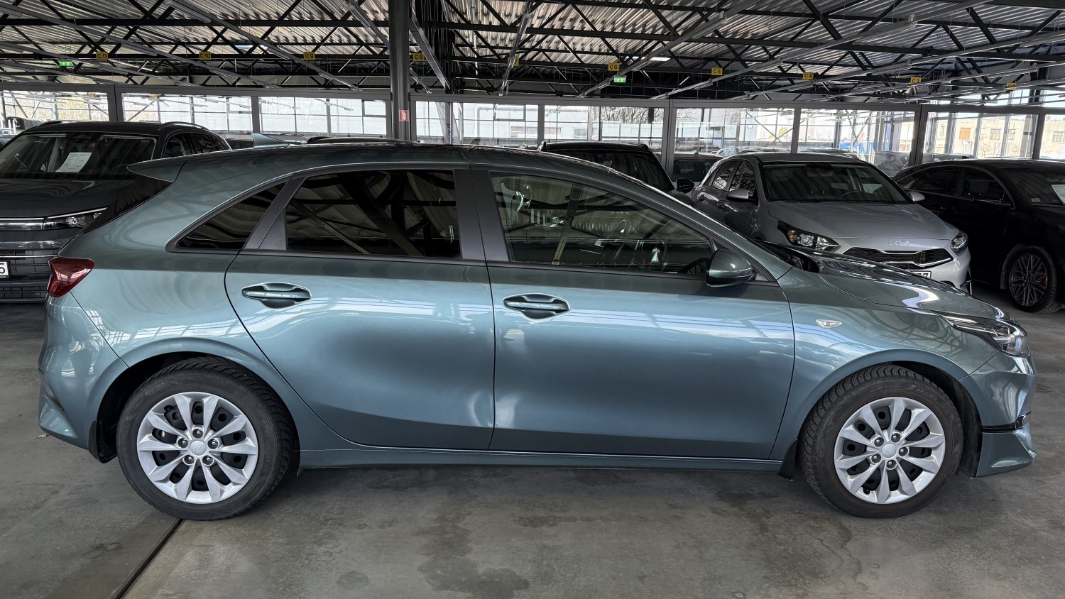 Car image 4