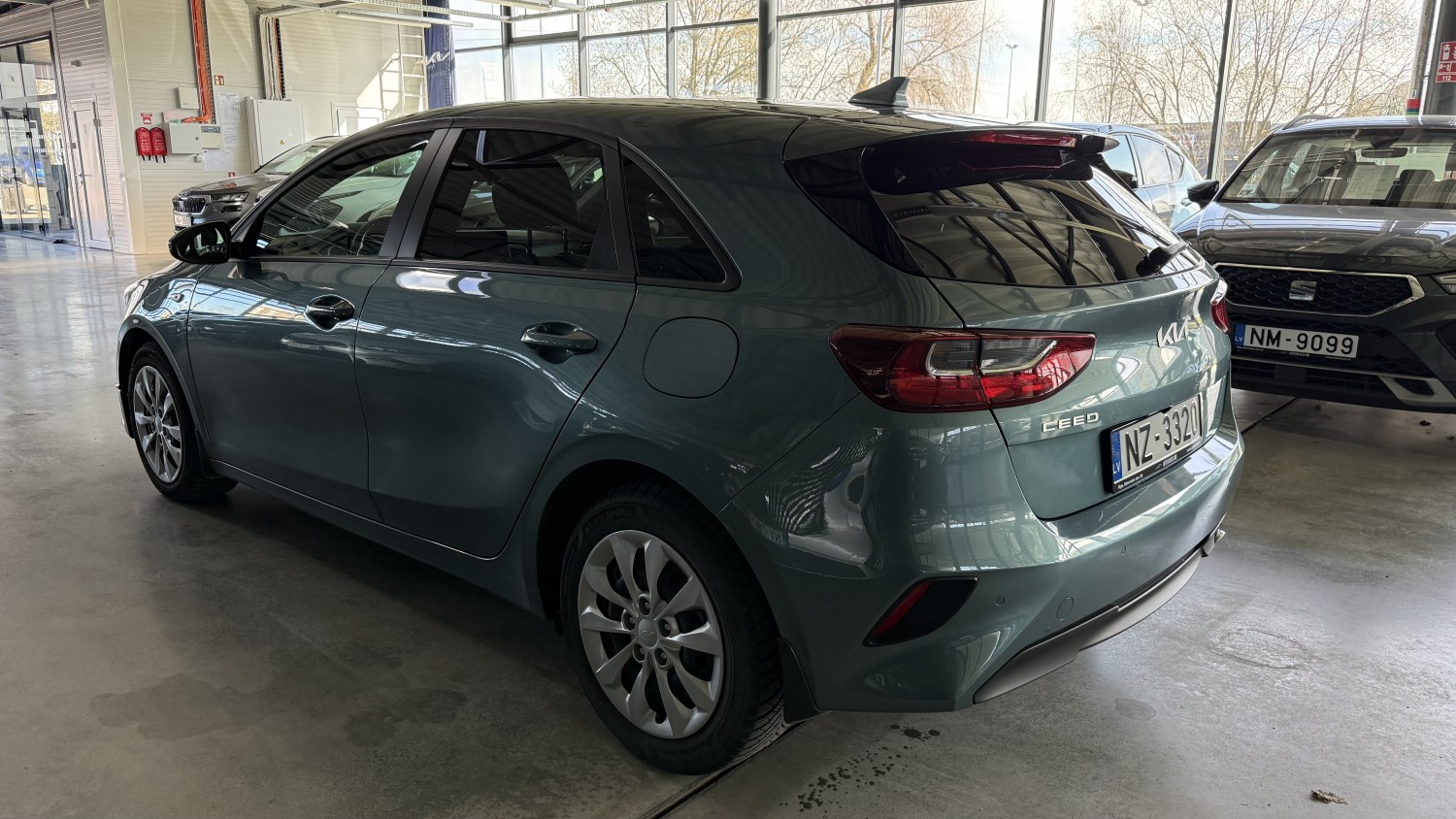 Car image 2