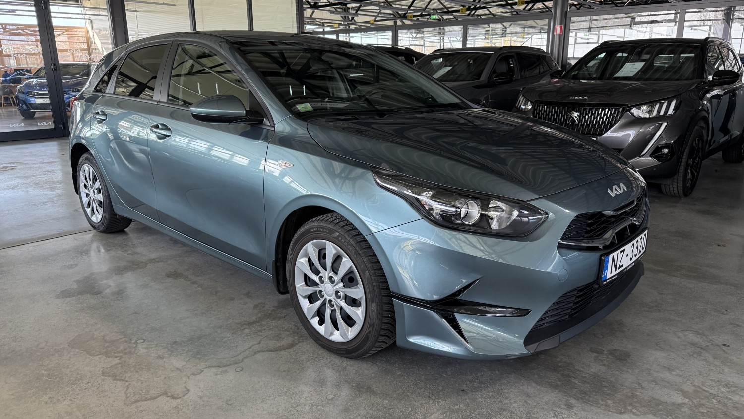 Car image 5