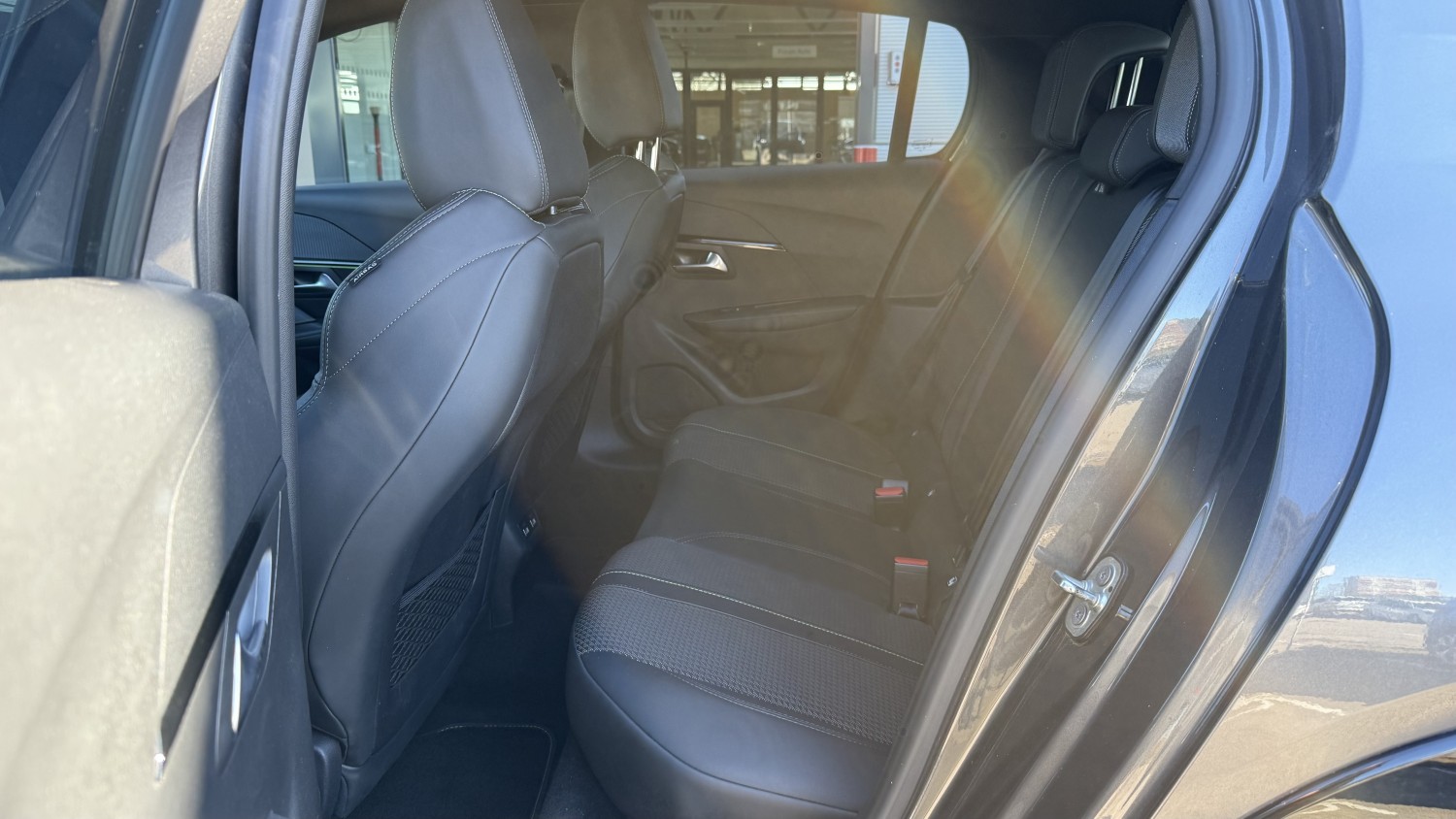 Car image 10